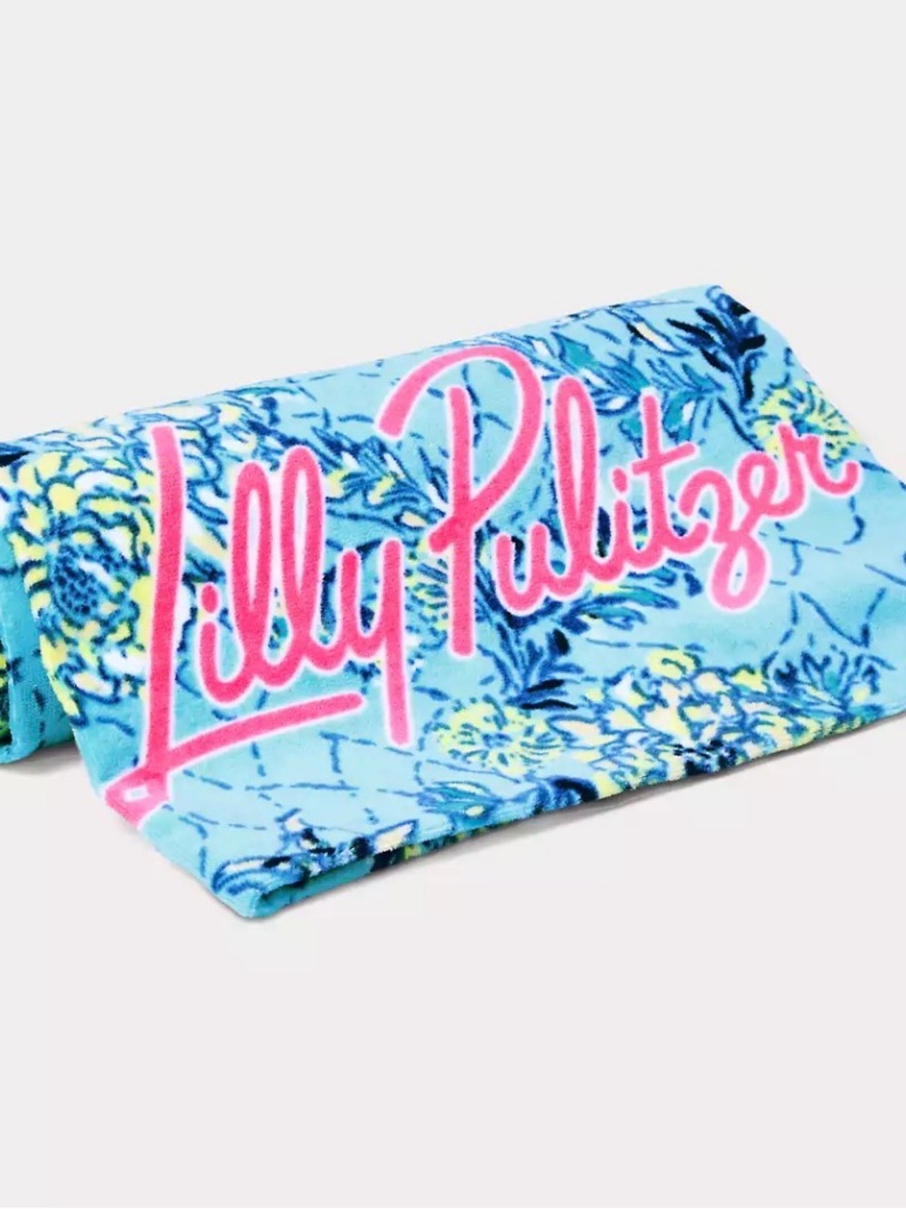 Lilly Pulitzer Beach Towel in BELLEVUE BLUE BREAKERS BEACH GWP
